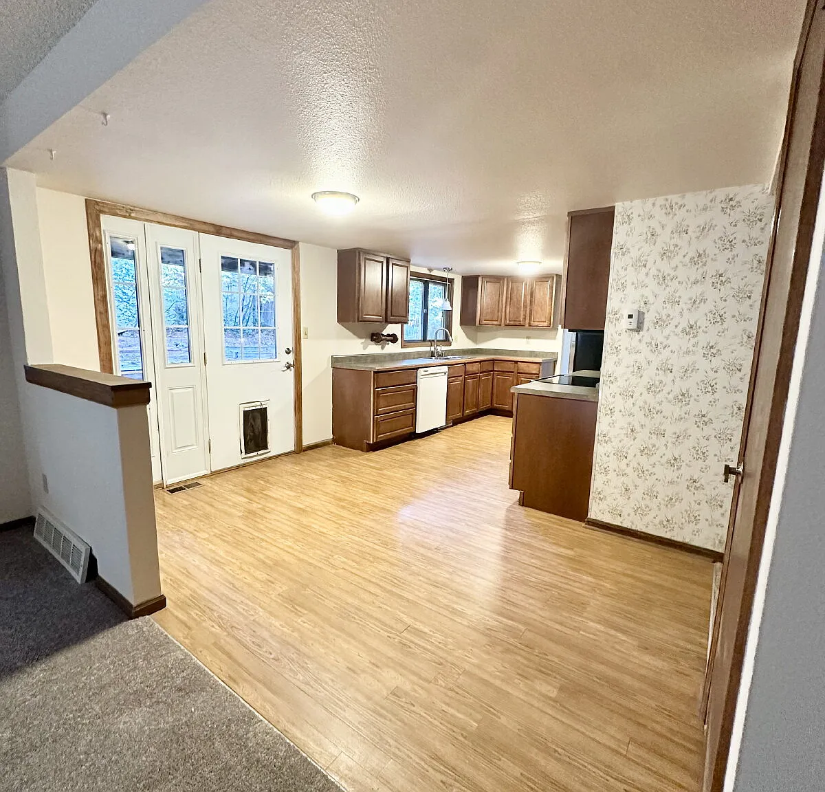 4 bed, 2.5 bath, 2188 sqft, $2,600 — Photo 3