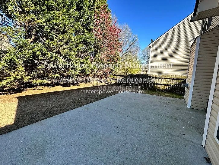2403 Walnut Tree Ln — Photo 48