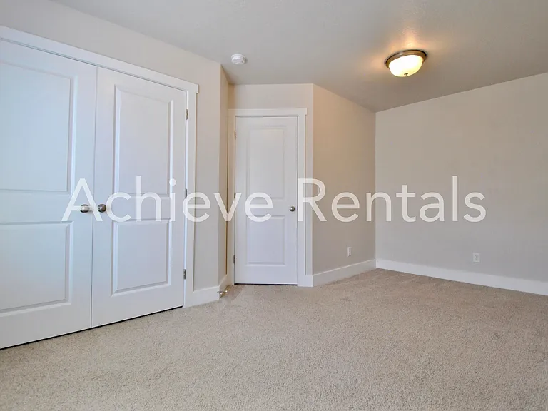 2053 N 380 E — Photo 11