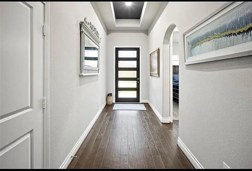 4 bed, 3.0 bath, 2586 sqft, $2,599 — Photo 3