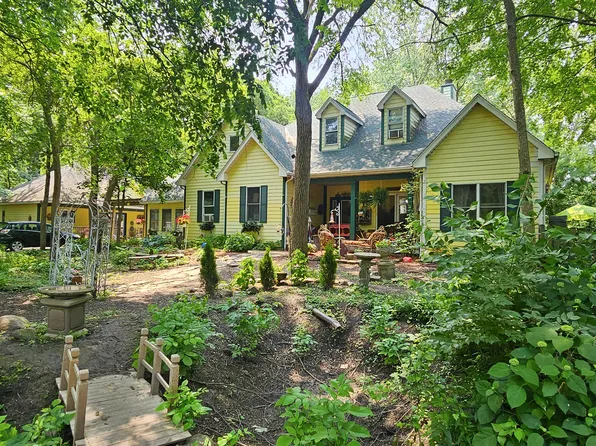 2S720 Nelson Lake Rd, Batavia, IL 60510