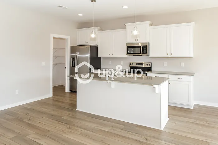 4 bed, 2.0 bath, 2258 sqft, $1,845 — Photo 4