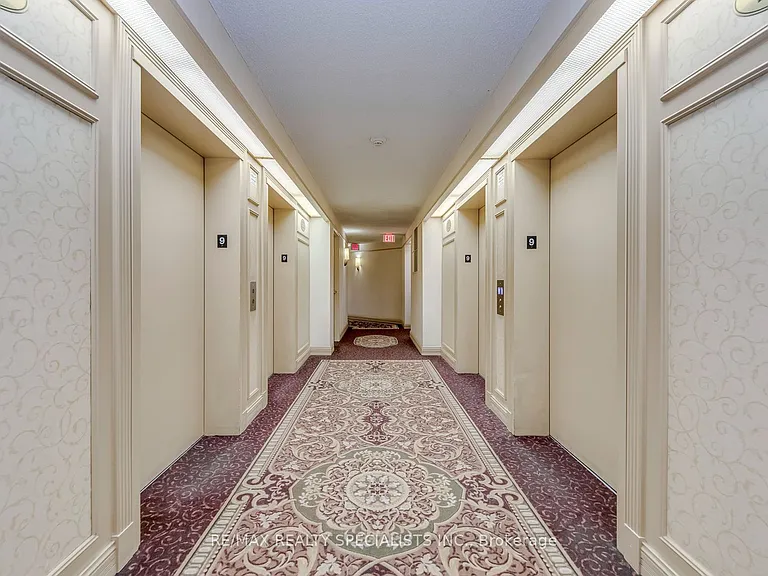 25 Kingsbridge Garden Cir W #924 — Photo 10