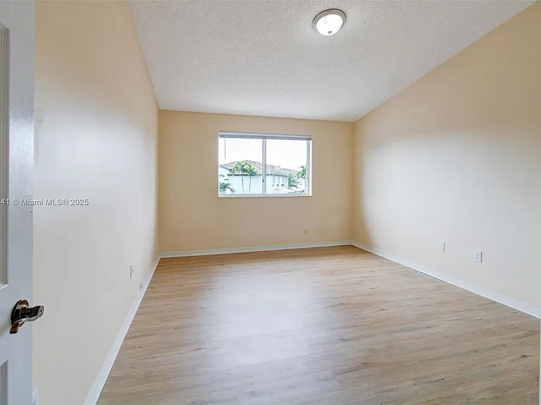 2205 SE 23rd Rd — Photo 9
