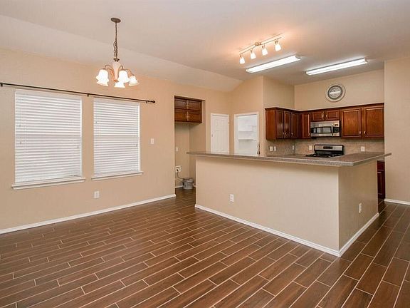3rd image of 308 Highland Park Ln