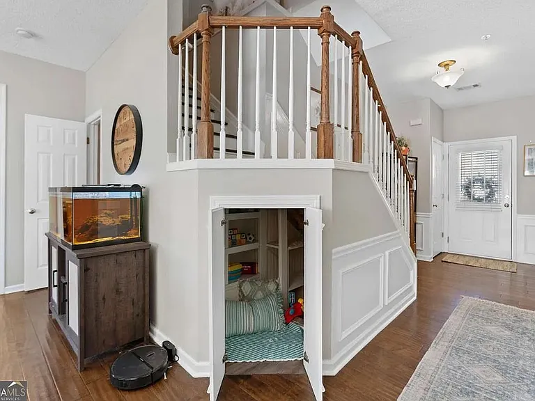 240 Regent Sq — Photo 3