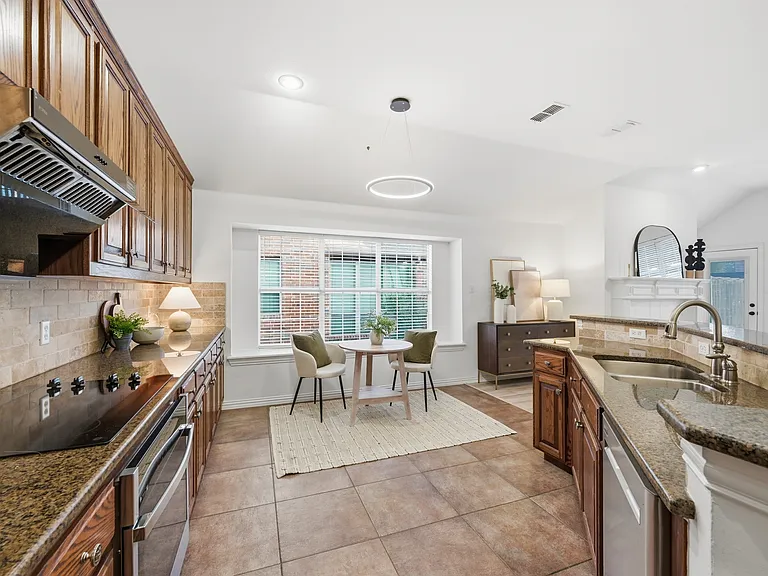 15921 Twin Cove Dr — Photo 8