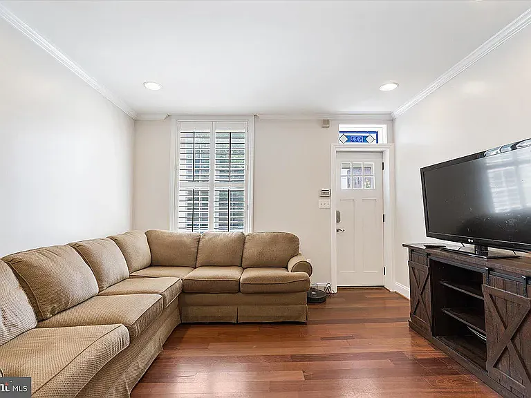 522 S Clinton St — Photo 4