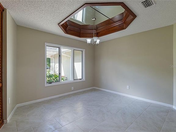 5th image of 9116 Regents Park Dr