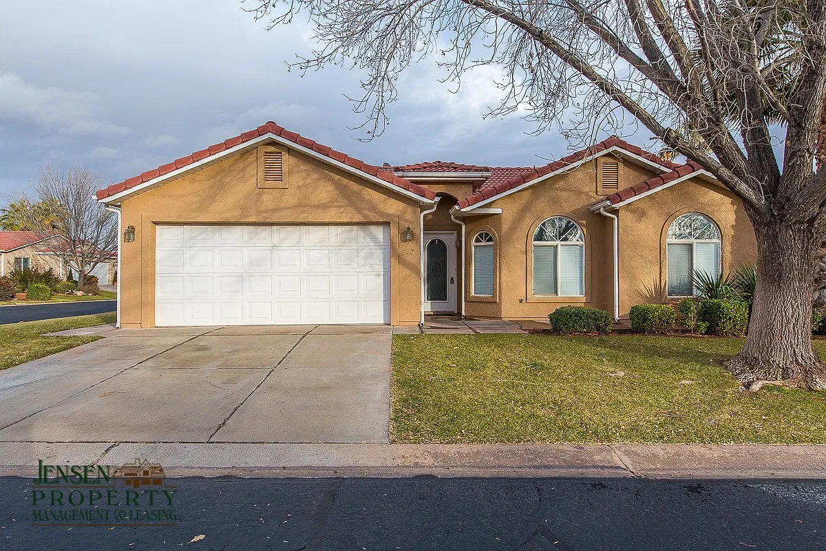 Home in Padre Lakes — Photo 3
