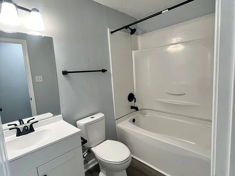 1329 Hunters Rd — Photo 5