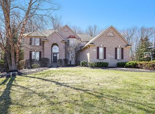 678 Roxbury Ct, Orion, MI 48359