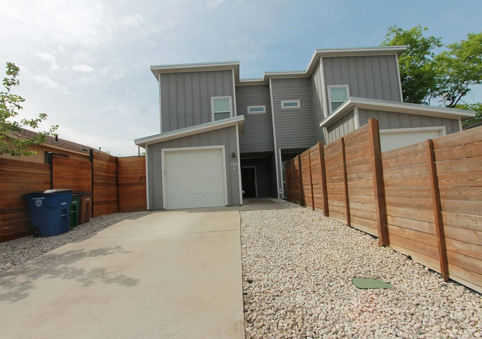 Contemporary 2 Bedroom, 2.5 Bath, 2-Story Home in Austin — Photo 2