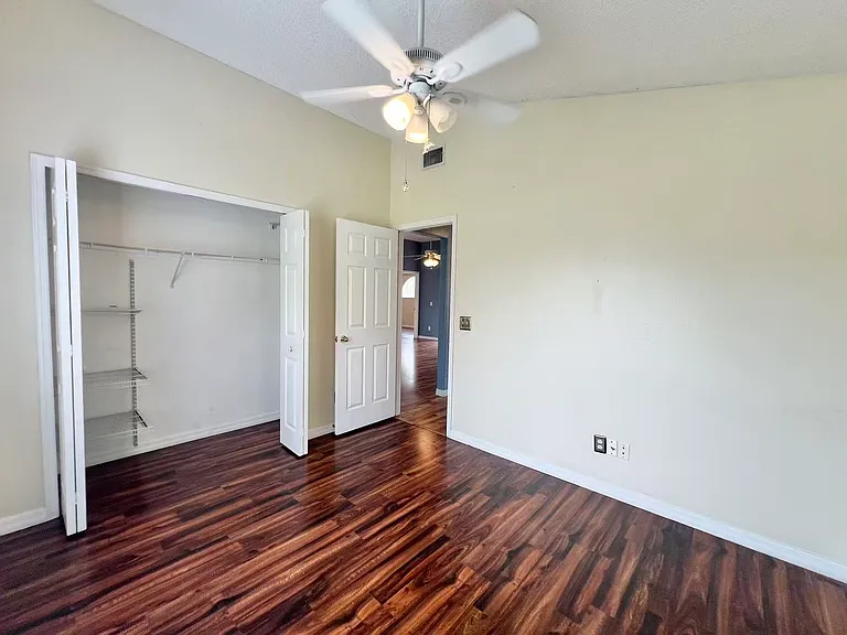 527 Valencia Place Cir — Photo 18