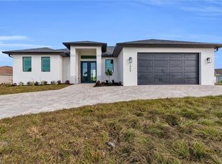 1904 S Gator Circle Cpe, Coral, FL 33909