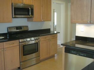 4 Gillies Ln, Norwalk, CT 06854