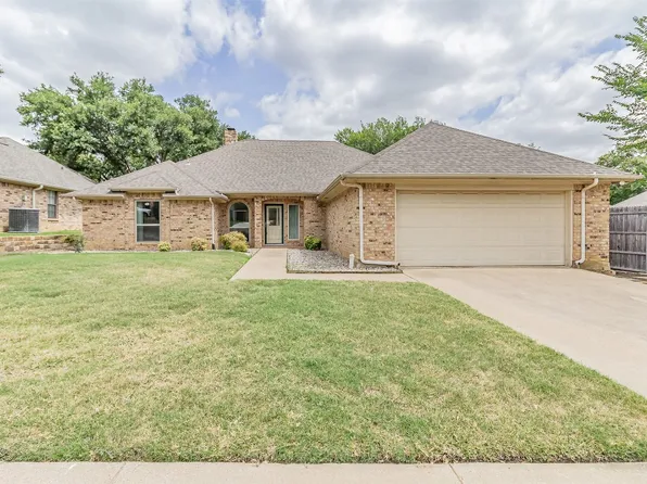 1633 Saxon Dr, Bedford, TX 76021