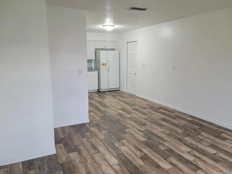 9412 N 50th St — Photo 2
