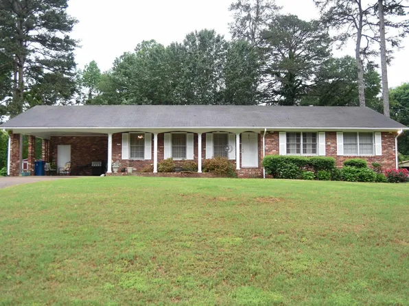 3920 Morris Dr, Anniston, AL 36207