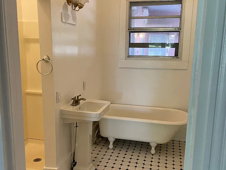 111 Maple St — Photo 7