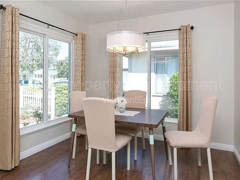 11252 Delano St — Photo 17