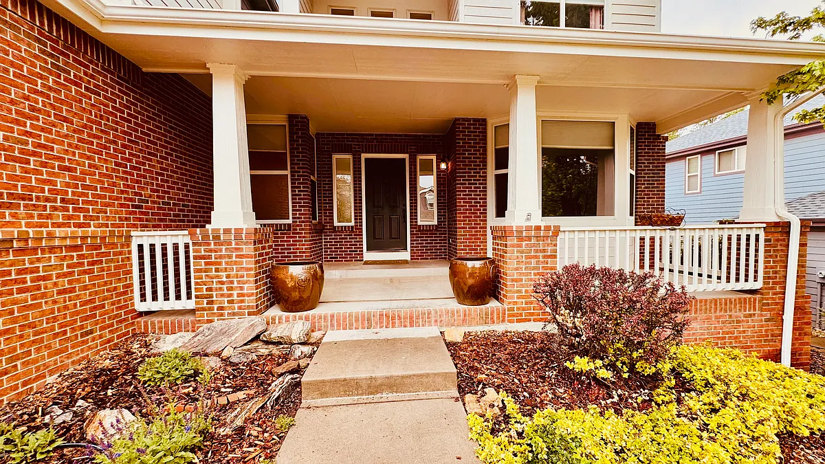 Front porch - 5676 S Waco Ct