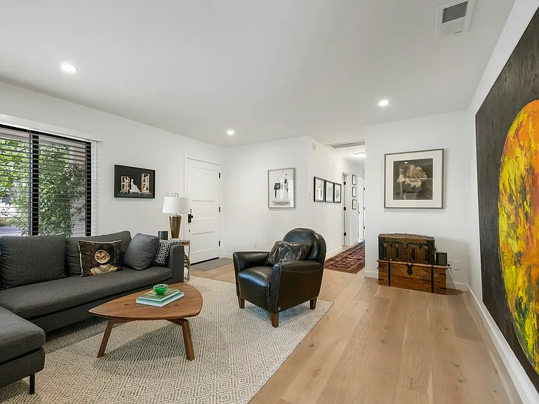 4 Arch Way — Photo 9