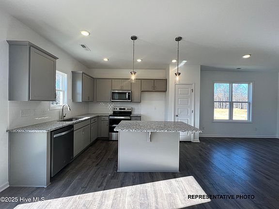 3rd image of 166 Shenandoah Court