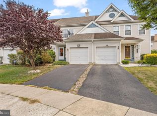 19 Stratford Ct, Burlington, NJ 08016