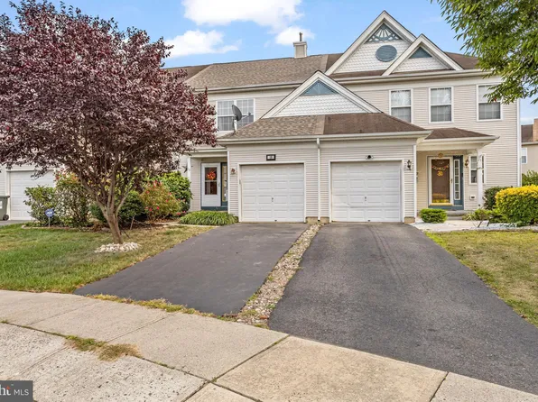 19 Stratford Ct, Burlington, NJ 08016