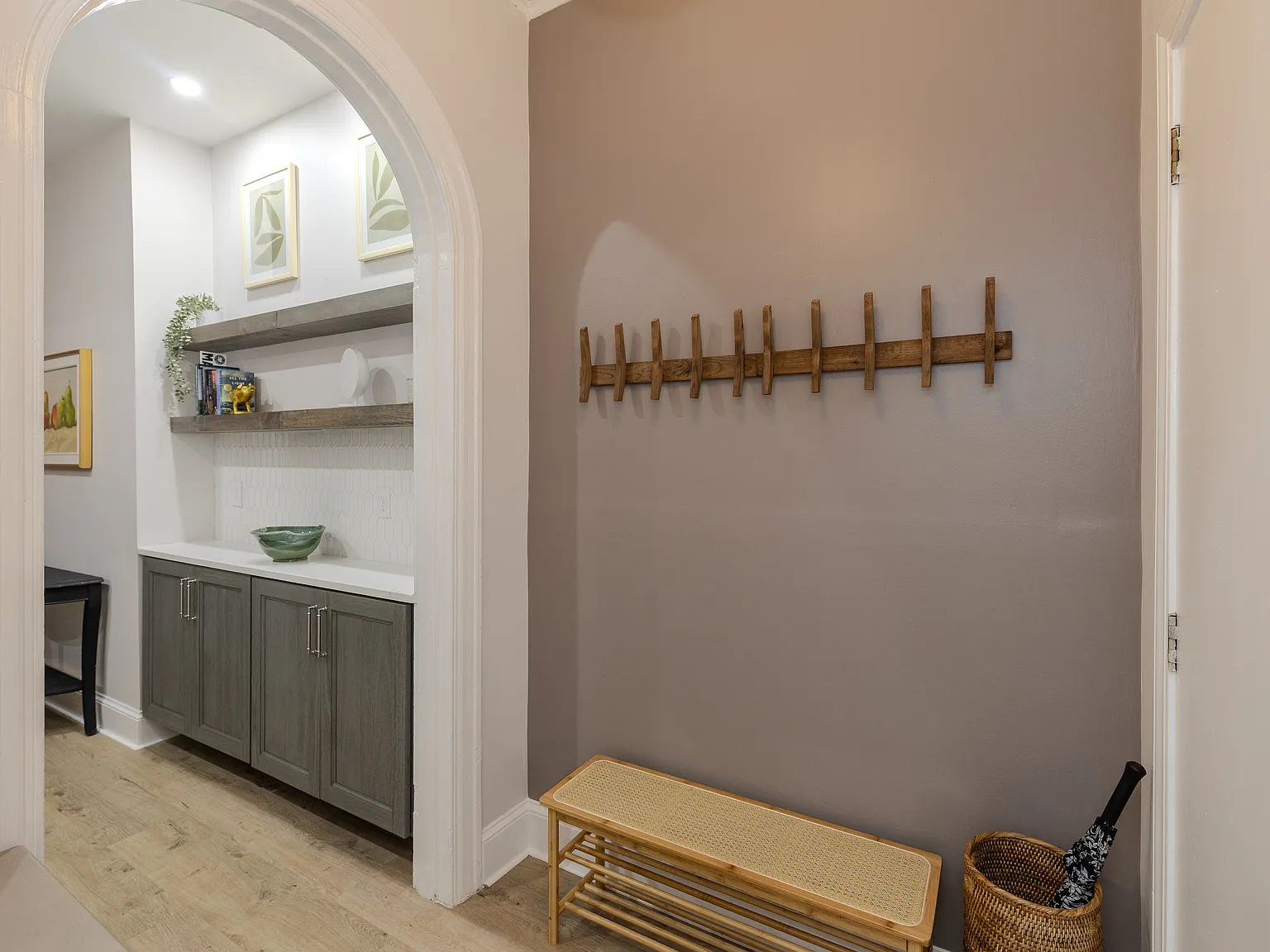 2 bed, 850 sqft, $3,300 — Photo 2