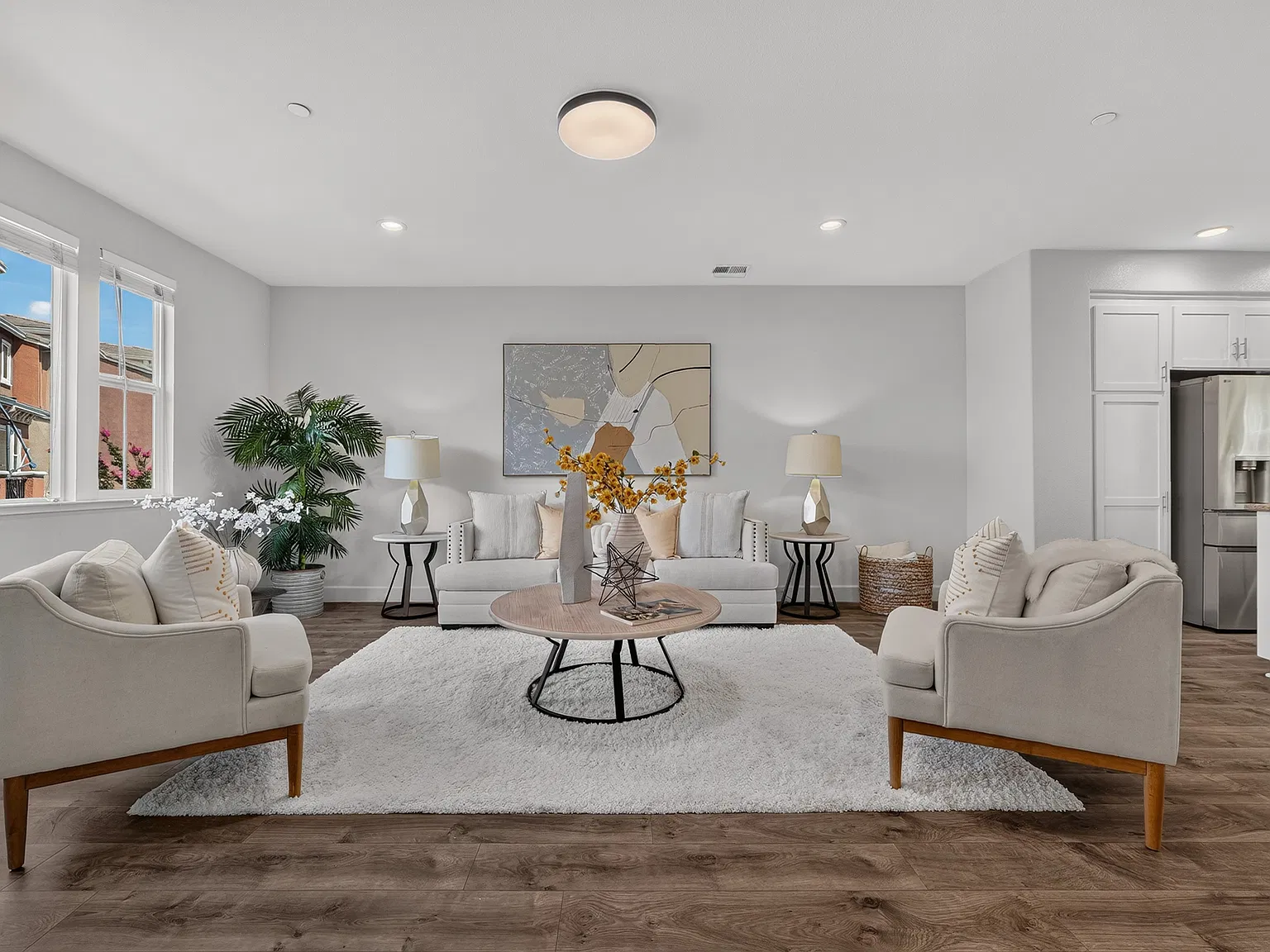 3 bed, 1925 sqft, $4,380 — Photo 1