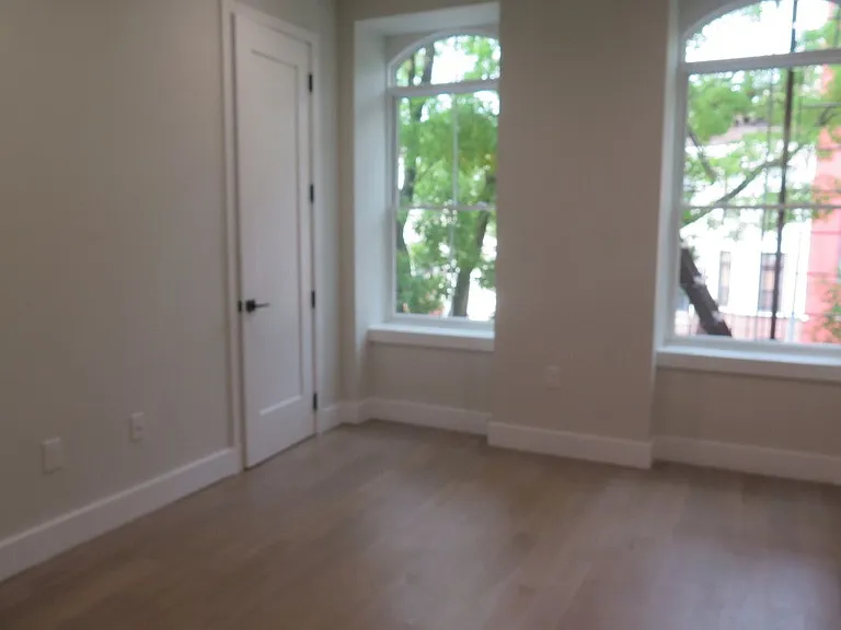 860 Hancock St #2R — Photo 5