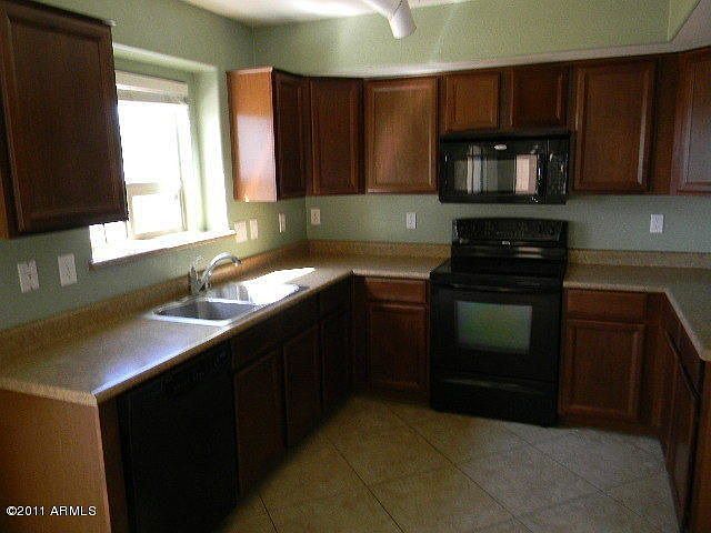 2nd image of 1703 E Leslie Ave
