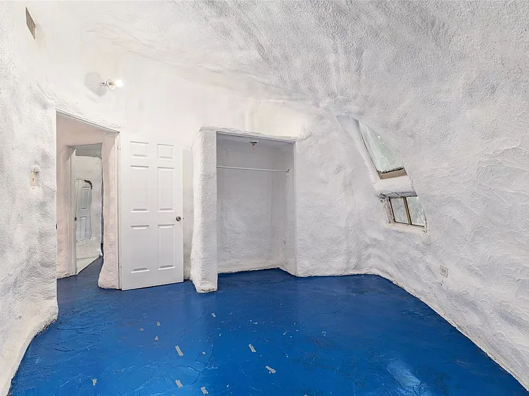 6928 NW 39th Ave — Photo 13