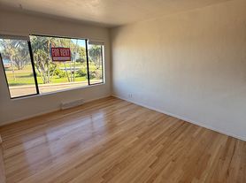 3710 Crown Point Dr, San Diego, CA