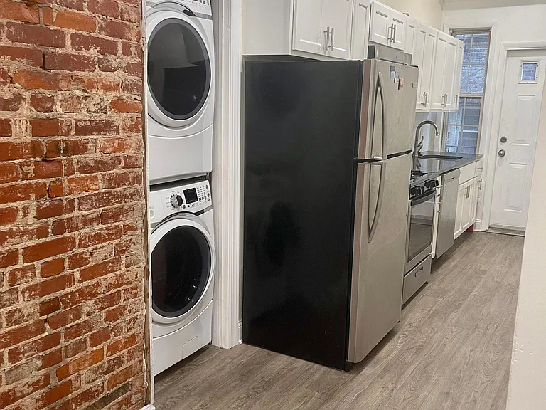 Alexandria Apartments — Photo 14
