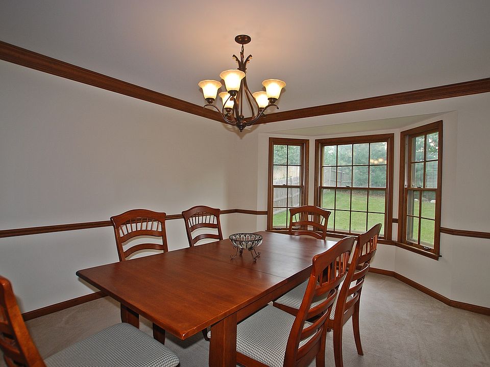 2nd image of 922 Barclay Ct