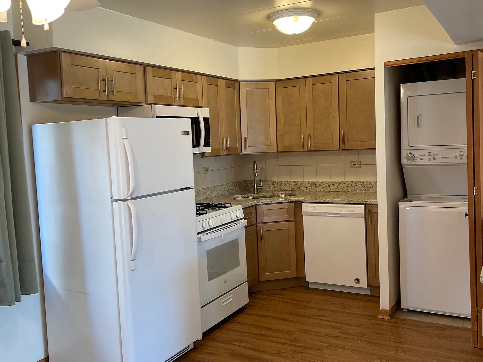 2 bed, 1000 sqft, $1,800 — Photo 3