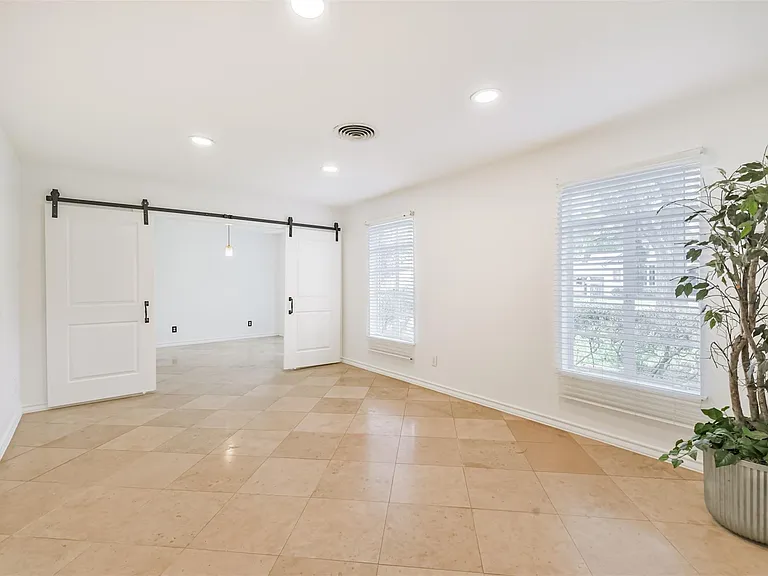 12223 Old Oaks Dr — Photo 20