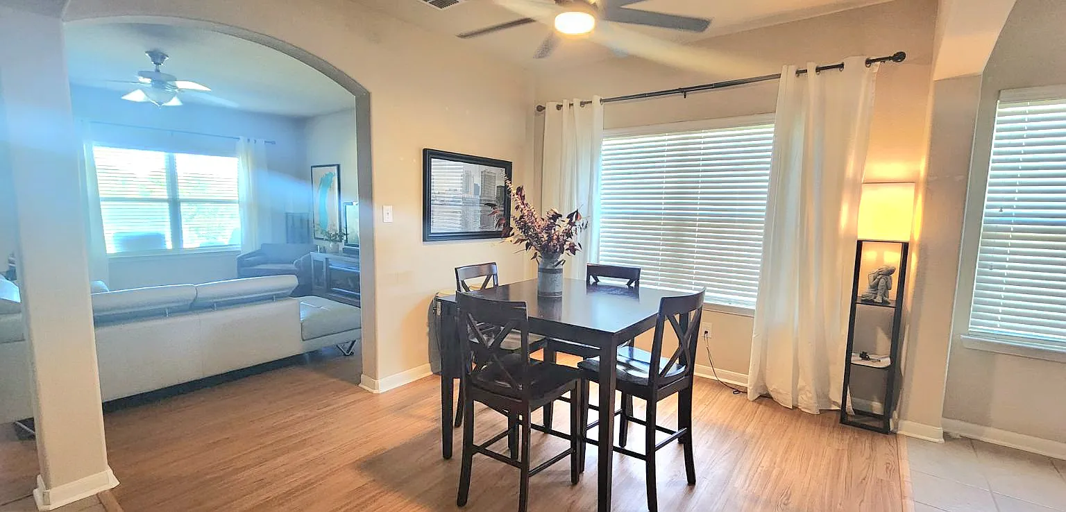 4 bed, 1829 sqft, $2,400 — Photo 2