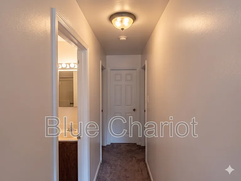 502 Raynor St — Photo 4