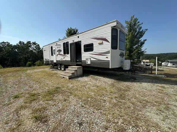 25449 Manchester Dr #G-12-12, Lebanon, MO 65536