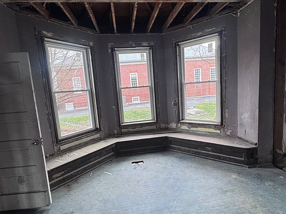 5th image of 215 W 2nd St