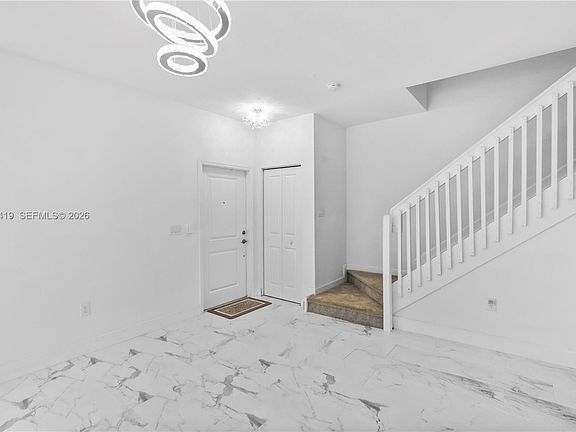 5th image of 957 NE 211th St