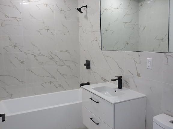 3rd image of 428 Wythe Ave APT 301