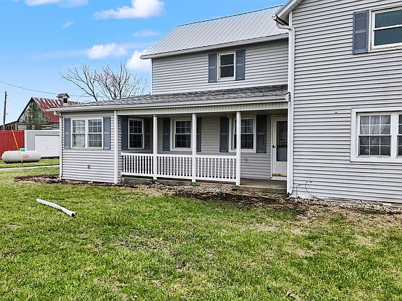 4th image of 724 E 2600 North Rd