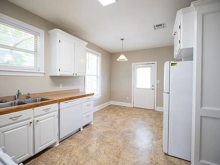 727-PRYCE-STREET-kitchen_06092026