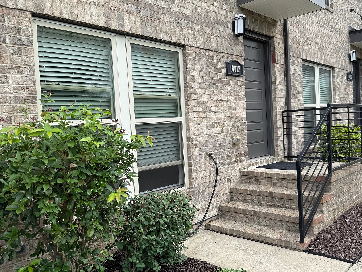 3 bed, 3.5 bath, 1930 sqft, $3,195 — Photo 3