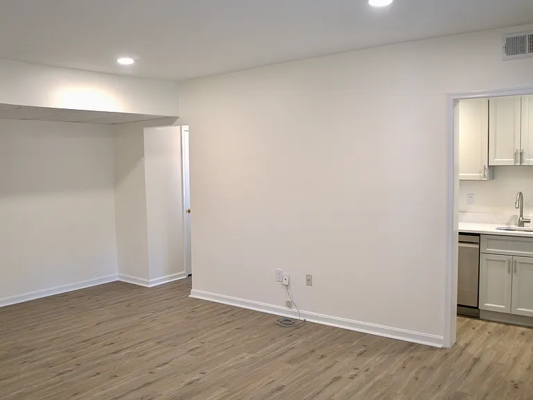 1728 N Rhodes St #281 — Photo 8